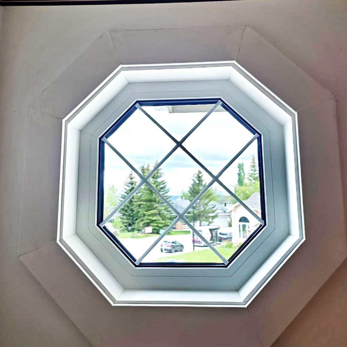 Octagon feature window with leaded diamond grid
